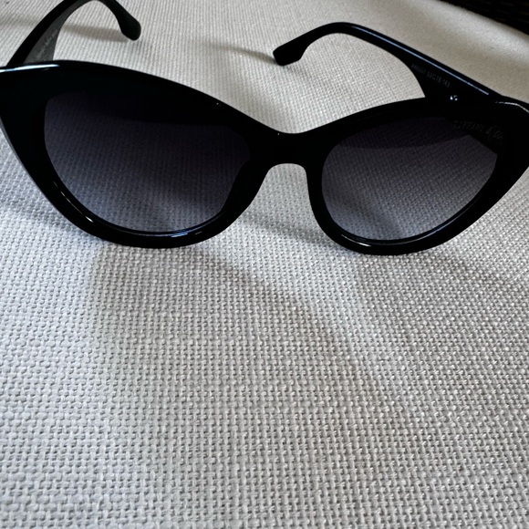 Brand new fashion sunglasses black - Picture 2 of 3